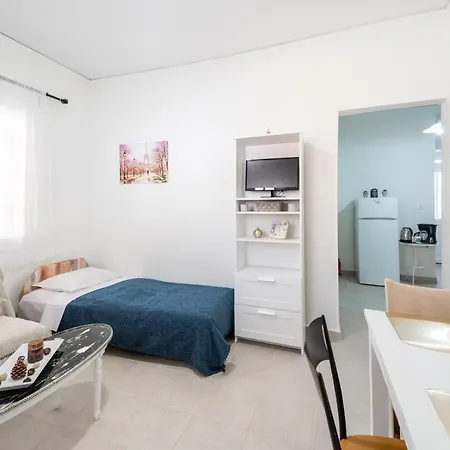 Athenais Apartmán *